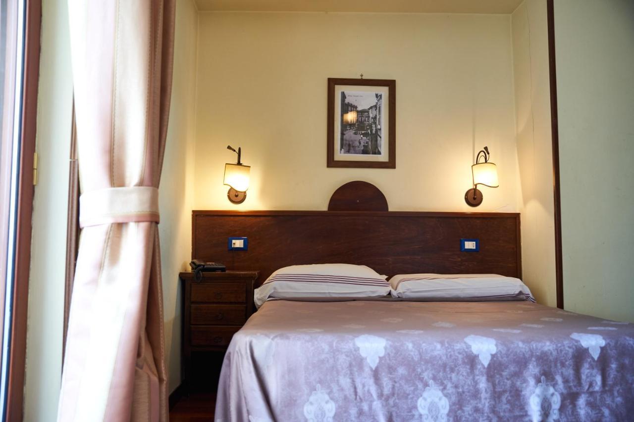 Hotel Max Aversa Bagian luar foto