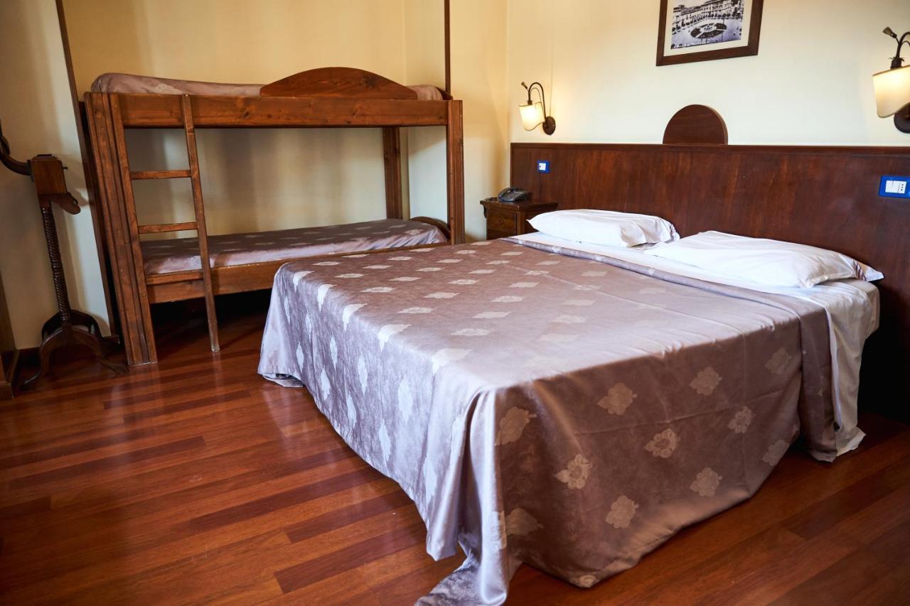 Hotel Max Aversa Bagian luar foto
