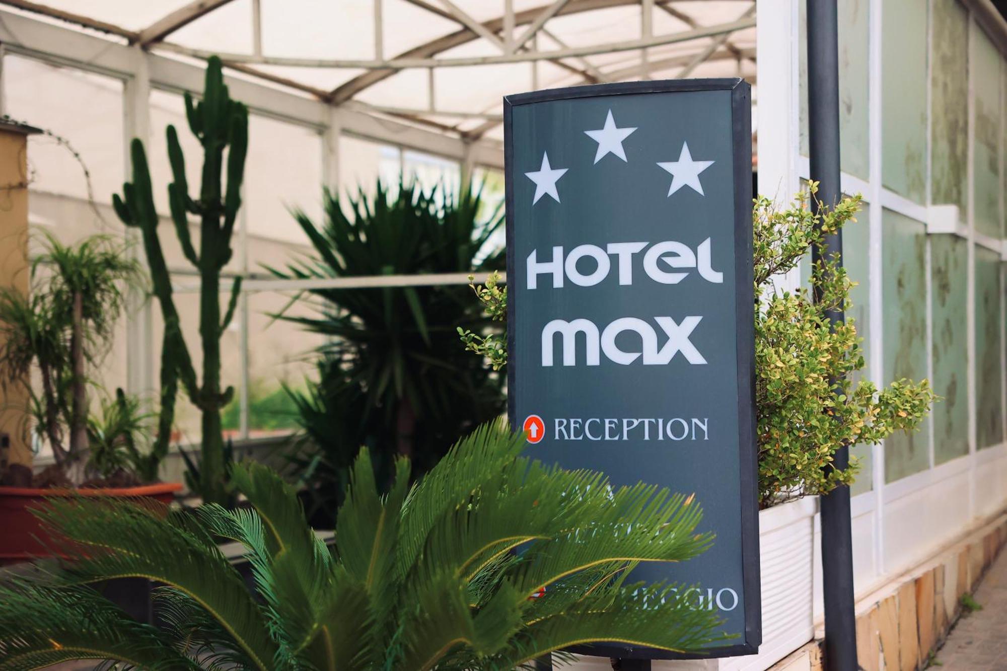 Hotel Max Aversa Bagian luar foto