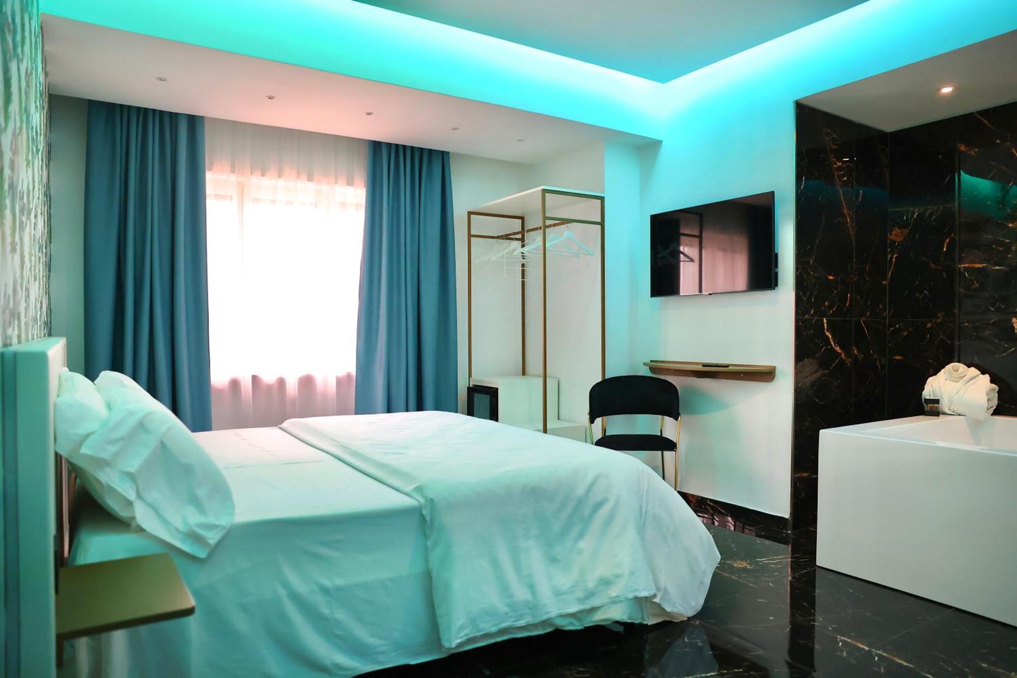 Hotel Max Aversa Bagian luar foto