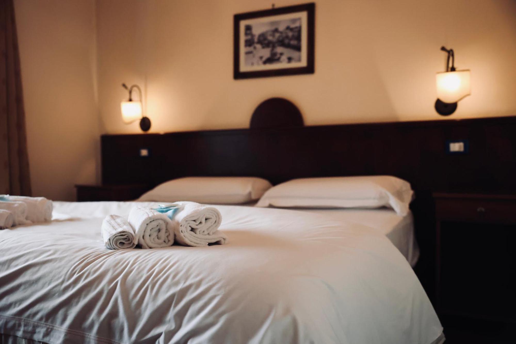 Hotel Max Aversa Bagian luar foto