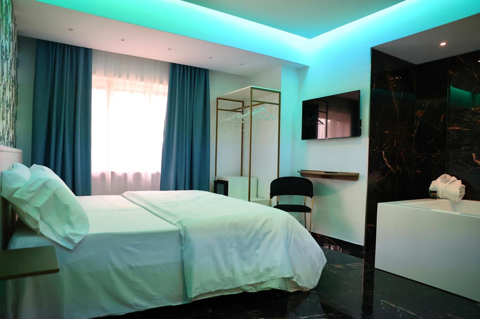 Hotel Max Aversa Bagian luar foto