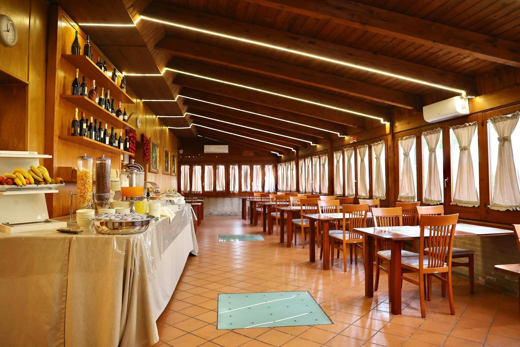 Hotel Max Aversa Bagian luar foto