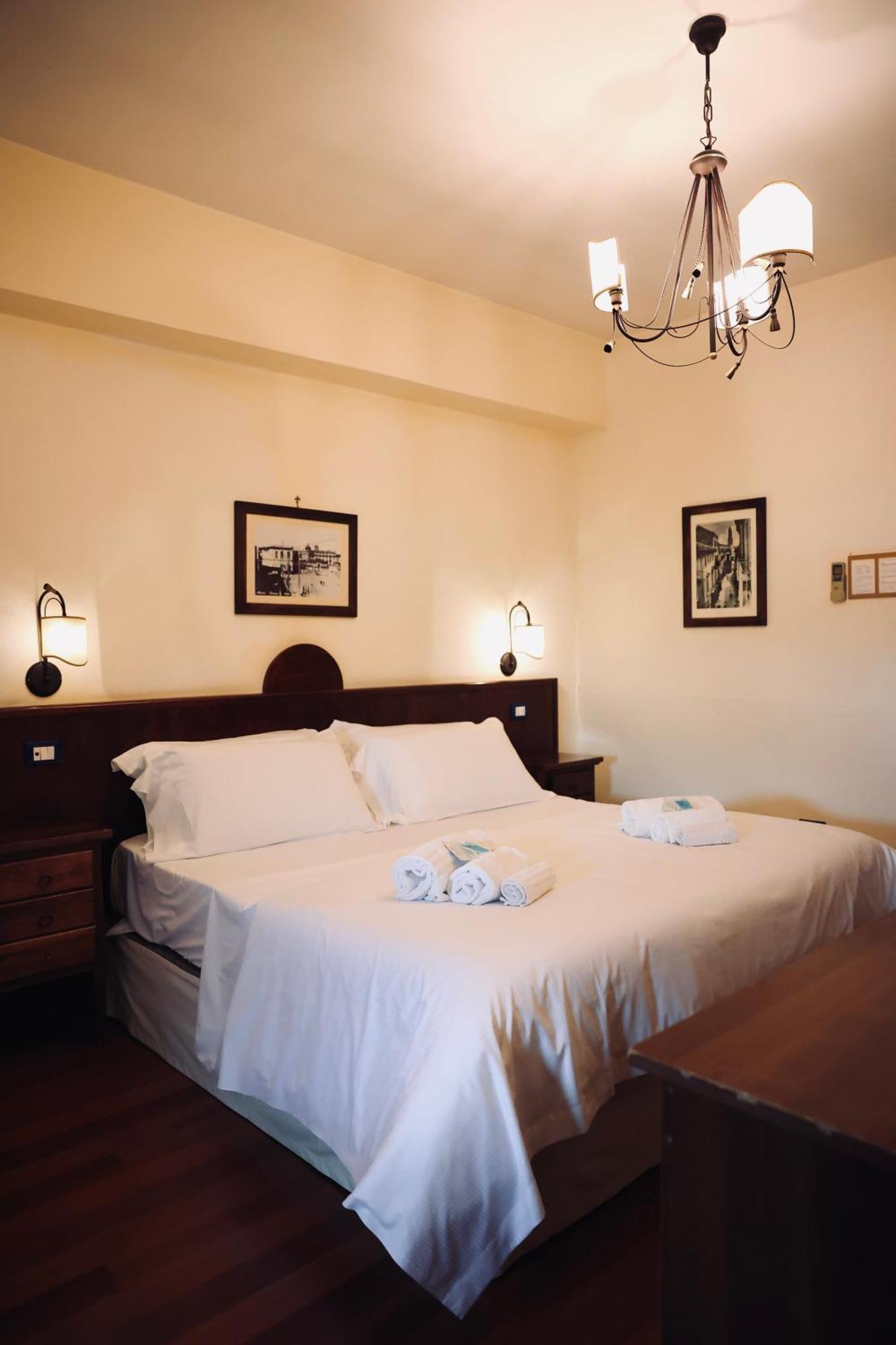 Hotel Max Aversa Bagian luar foto