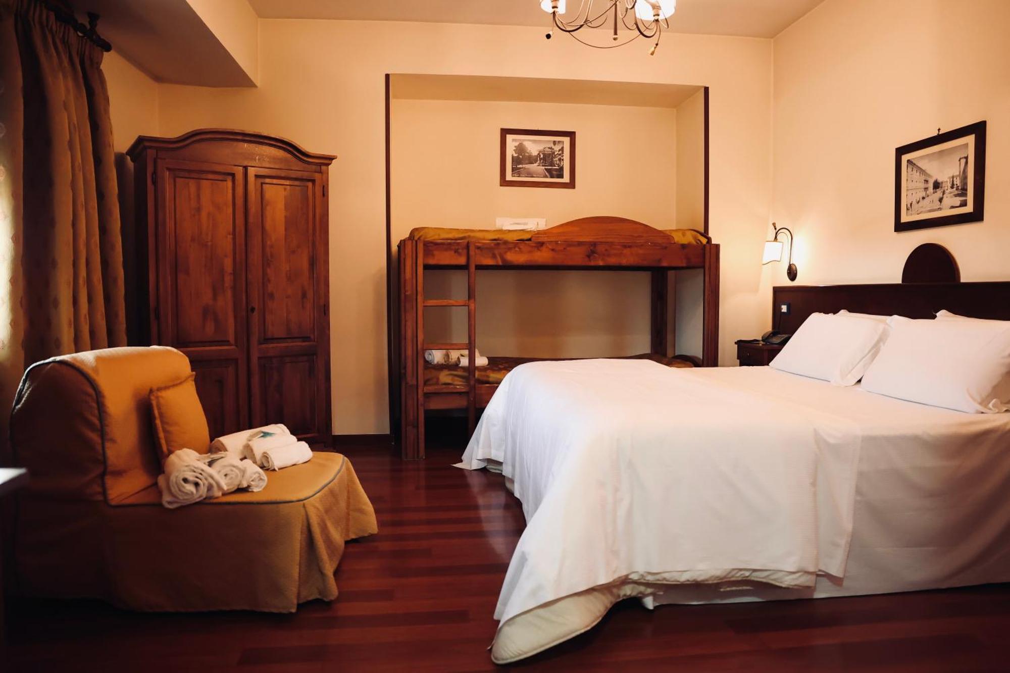 Hotel Max Aversa Bagian luar foto