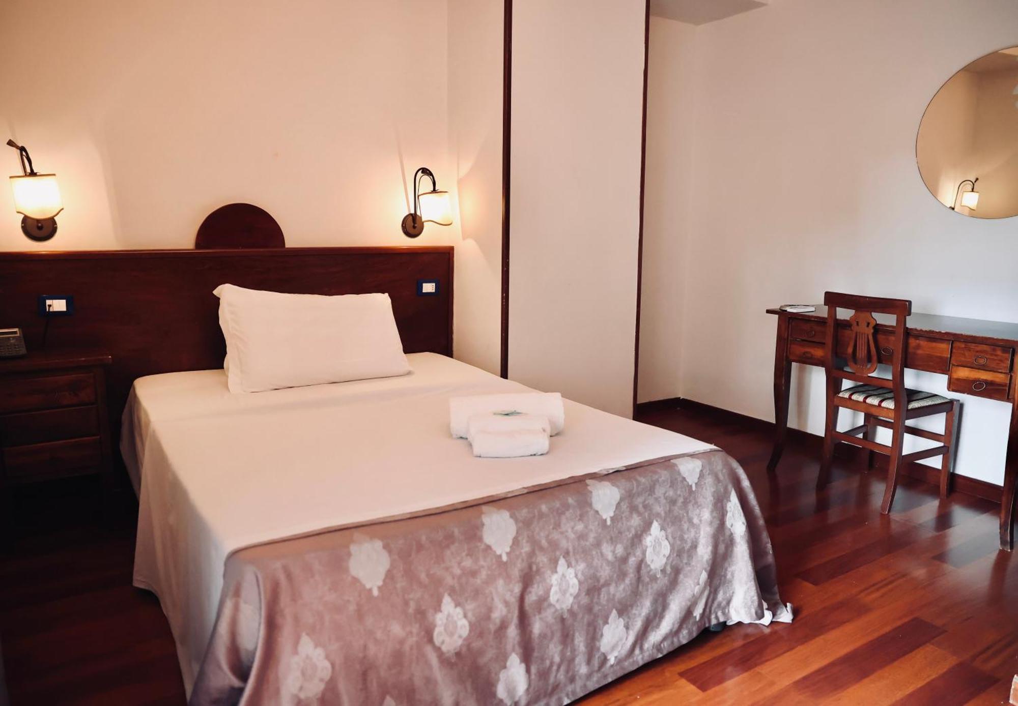Hotel Max Aversa Bagian luar foto