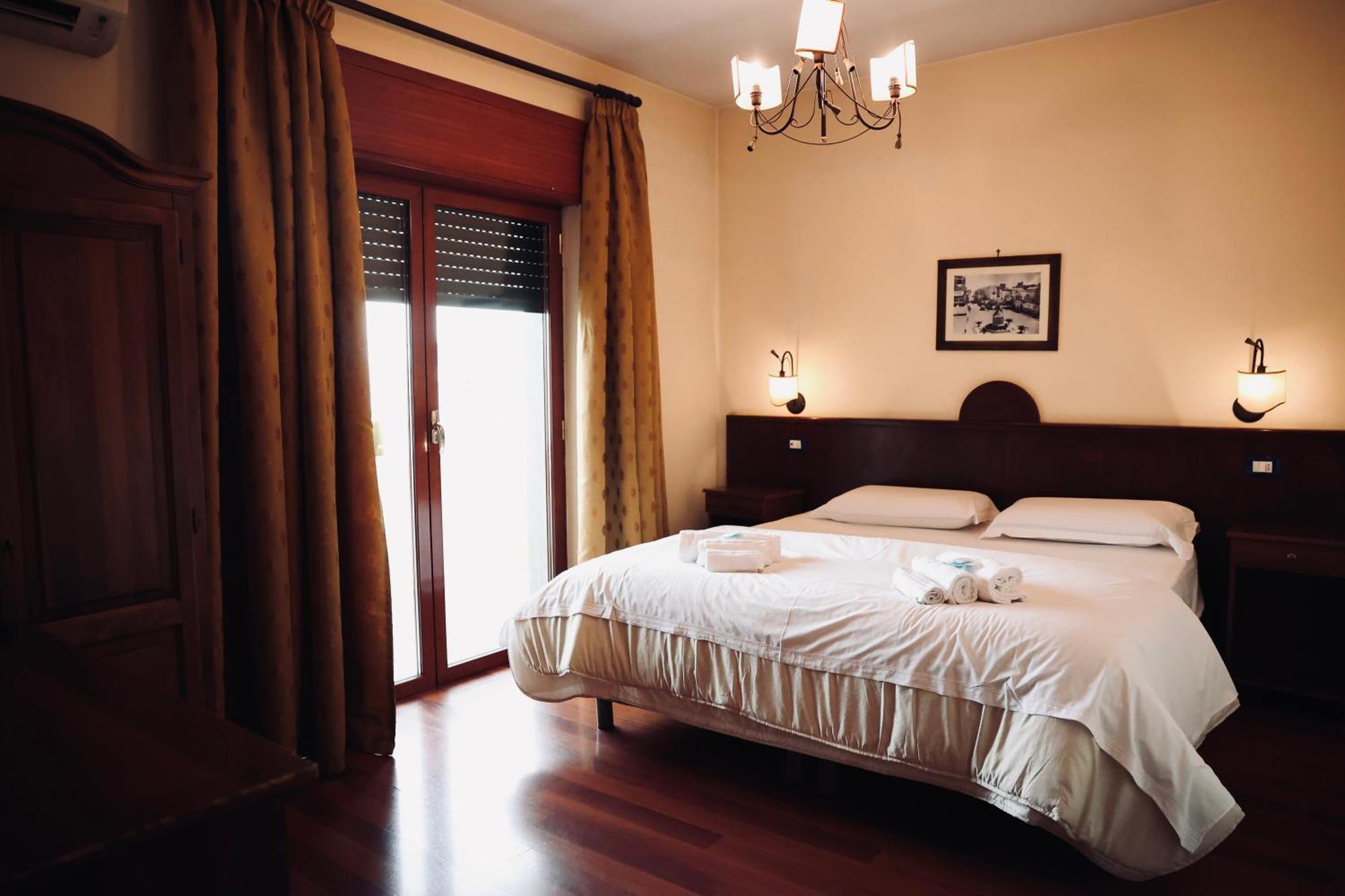 Hotel Max Aversa Bagian luar foto