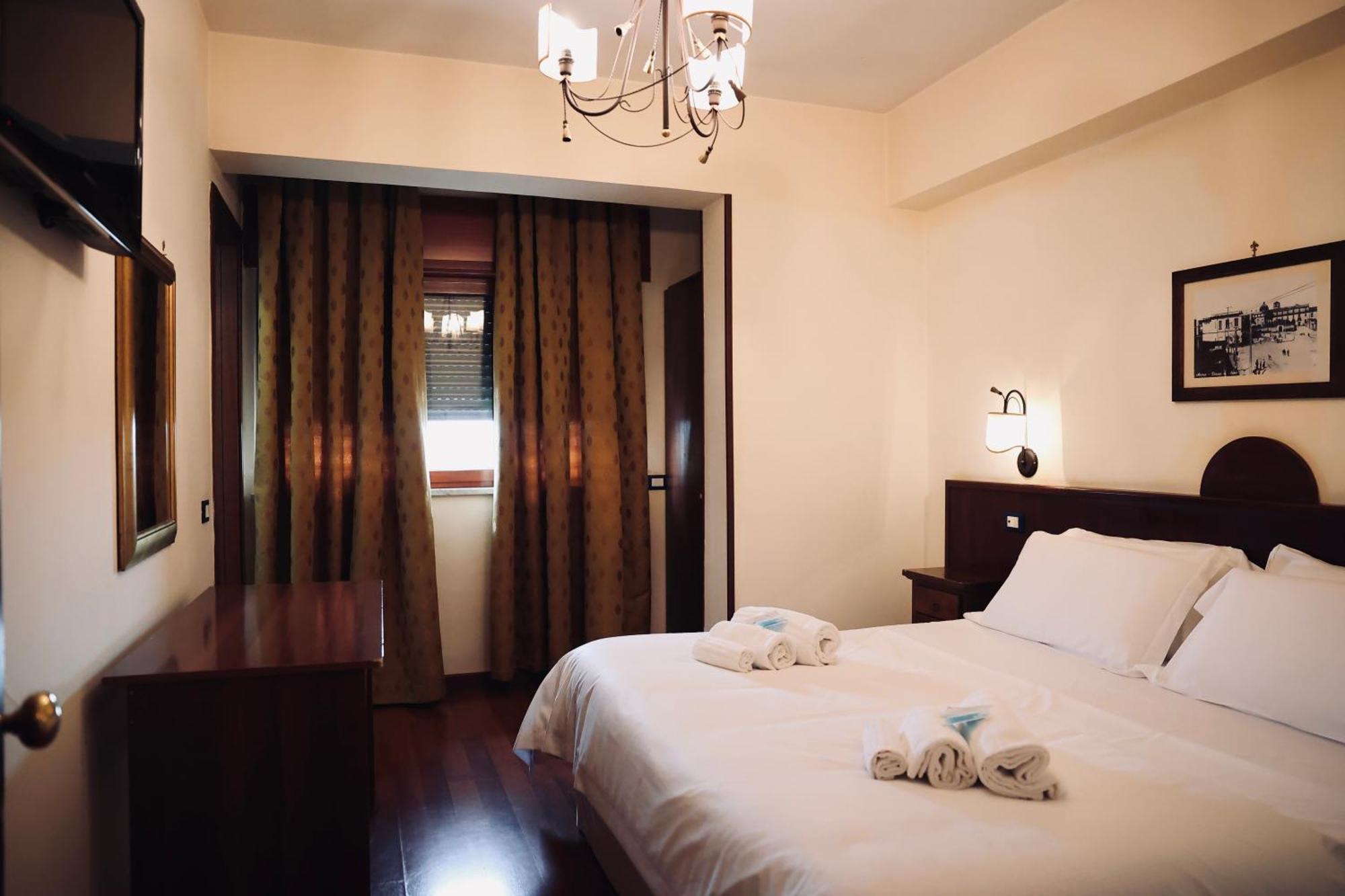 Hotel Max Aversa Bagian luar foto