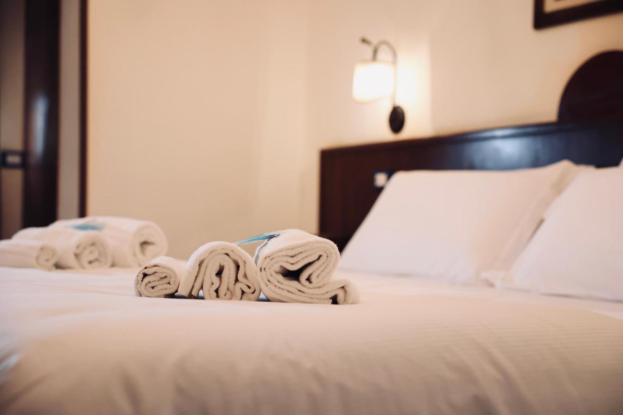 Hotel Max Aversa Bagian luar foto