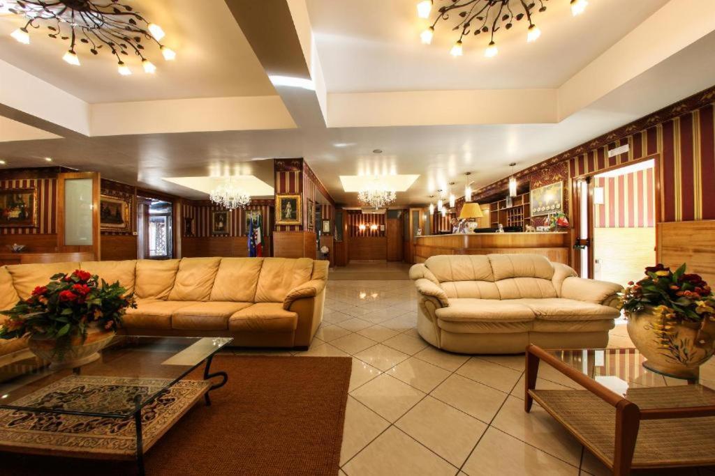 Hotel Max Aversa Bagian luar foto