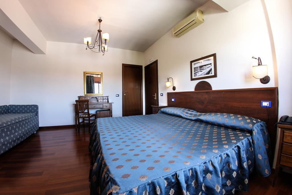 Hotel Max Aversa Bagian luar foto