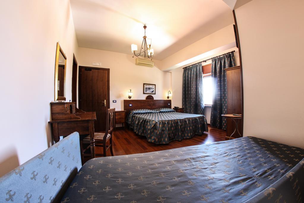 Hotel Max Aversa Bagian luar foto