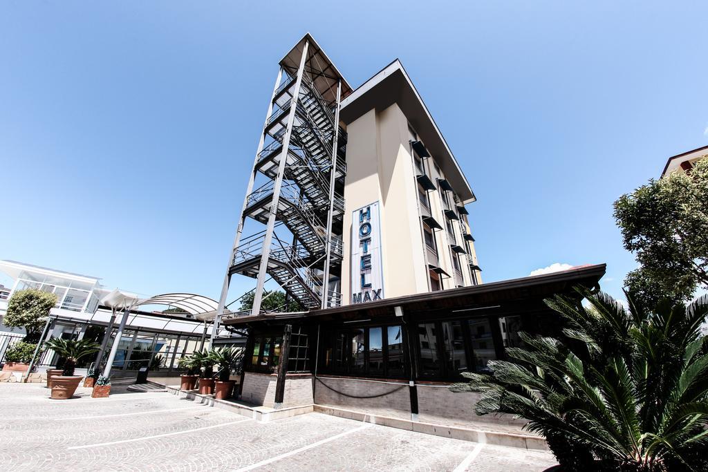 Hotel Max Aversa Bagian luar foto