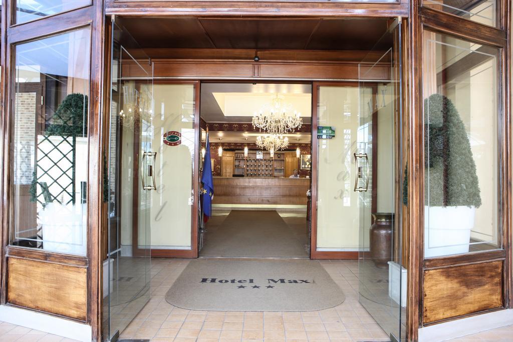 Hotel Max Aversa Bagian luar foto