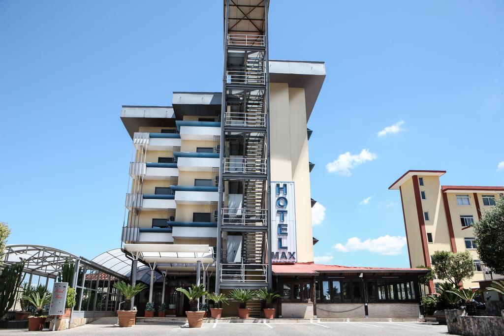 Hotel Max Aversa Bagian luar foto