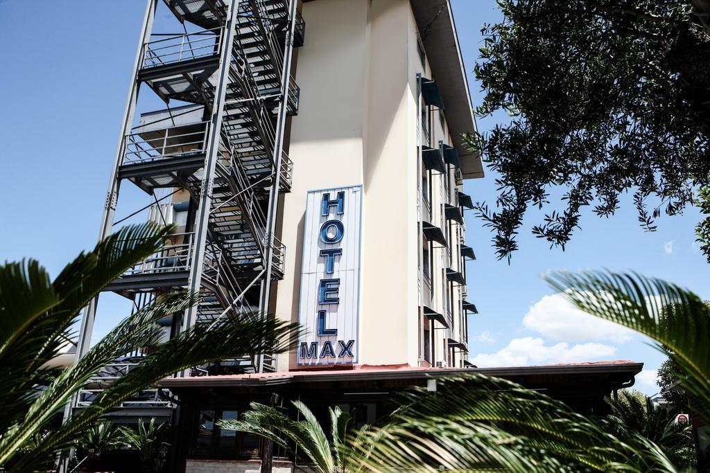 Hotel Max Aversa Bagian luar foto