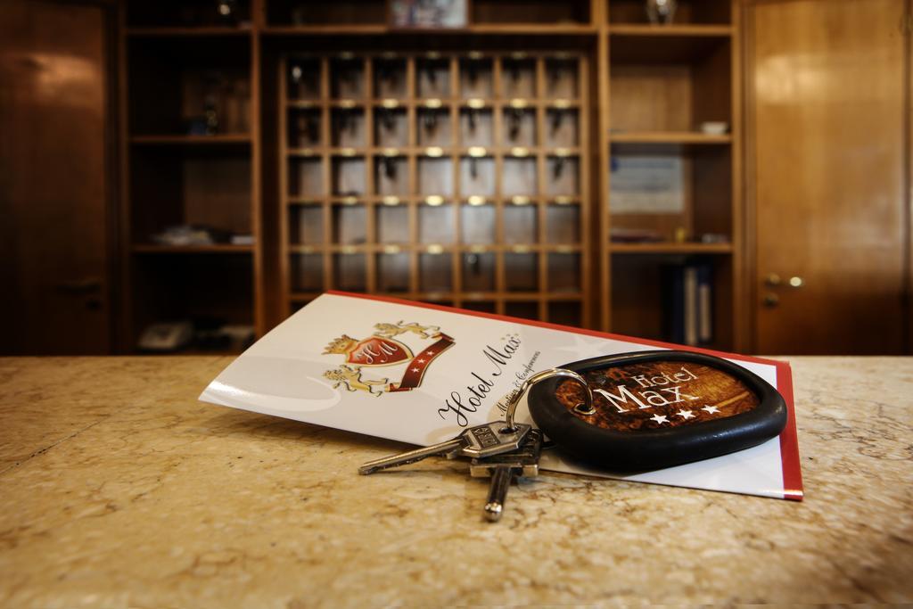Hotel Max Aversa Bagian luar foto