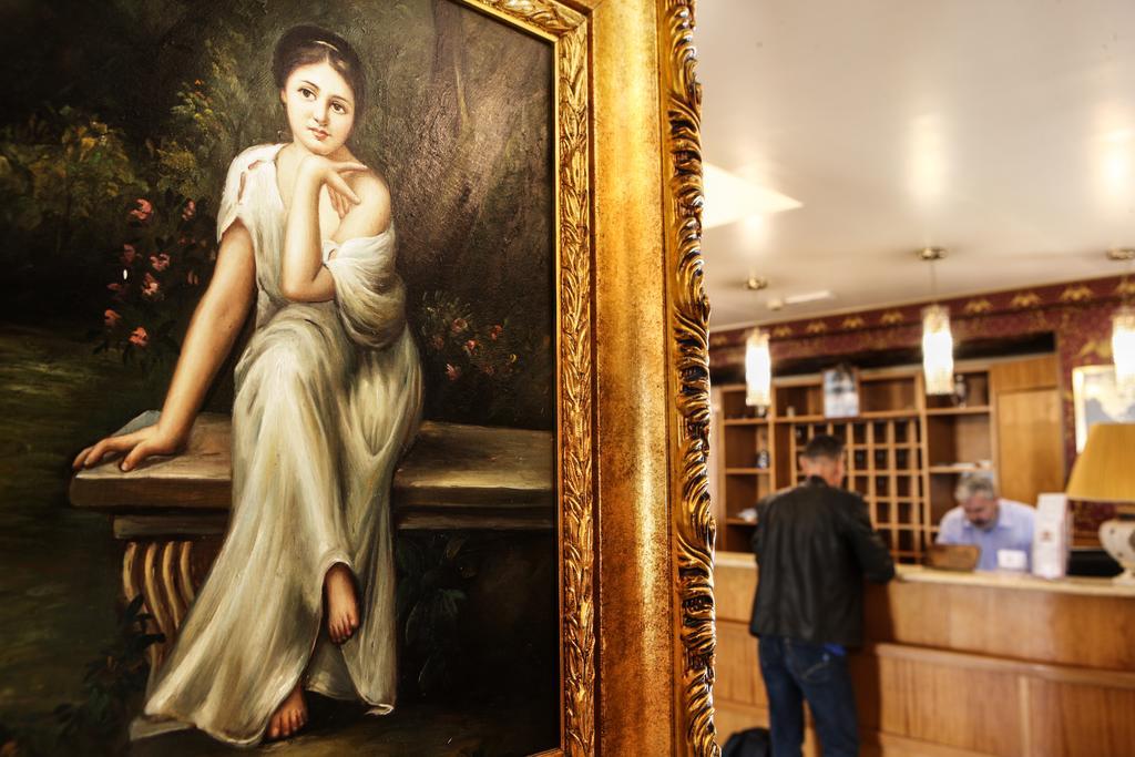 Hotel Max Aversa Bagian luar foto