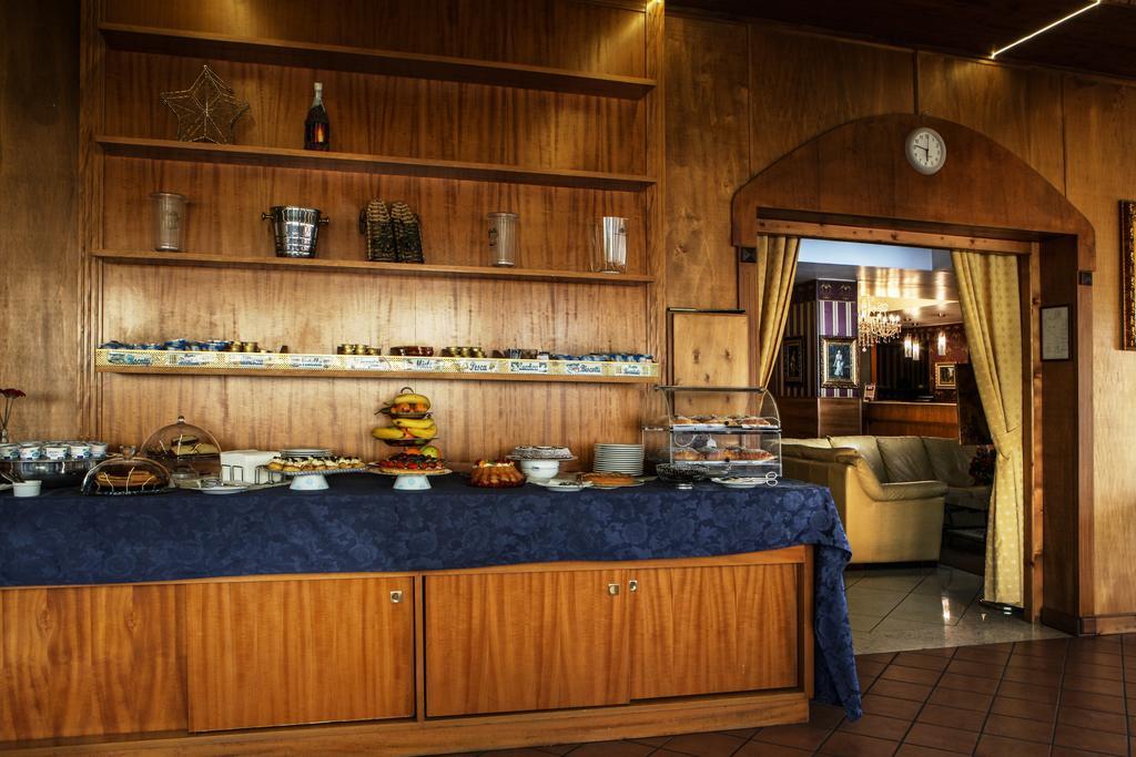 Hotel Max Aversa Bagian luar foto